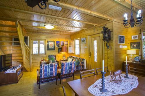 Ricky Chalet Near Troodos