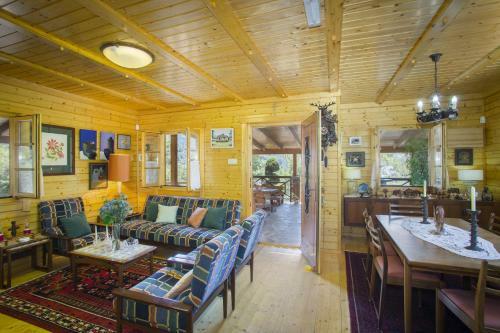 Ricky Chalet Near Troodos
