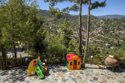 Ricky Chalet Near Troodos