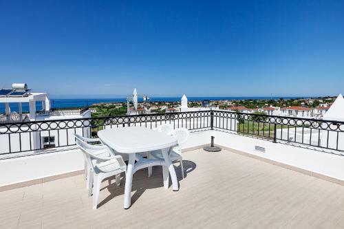 Seaview Selvi Village Apt