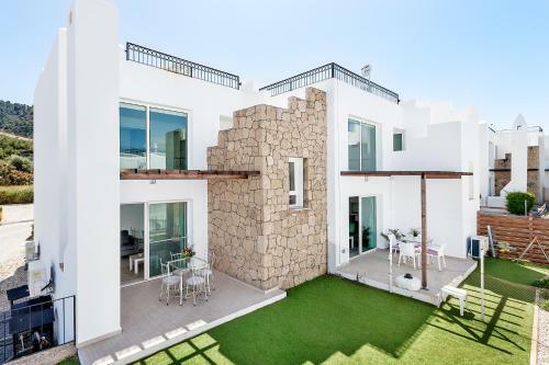 Seaview Selvi Village Apt