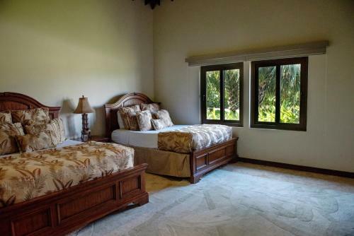 Ocean View Home Ro003