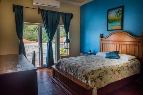 Hotel West End Dive Resort