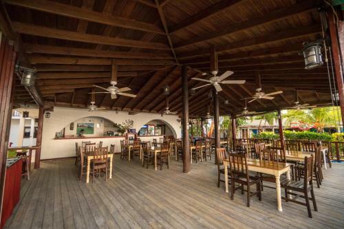 Hotel West End Dive Resort