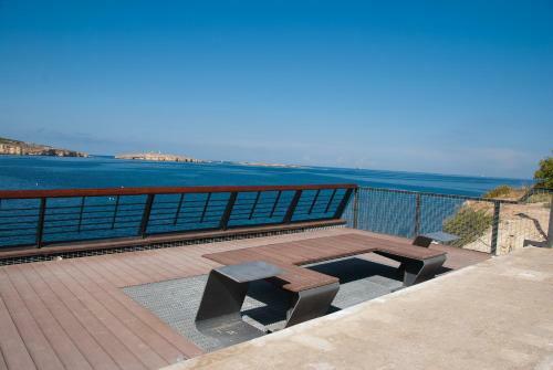 Getawaysmalta - Seashells Apartment 11 With Terrace And Sea Views In Bugibba