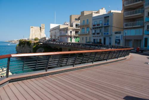 Getawaysmalta - Seashells Apartment 11 With Terrace And Sea Views In Bugibba