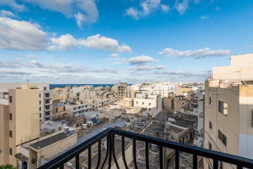 Getawaysmalta - Seashells Apartment 11 With Terrace And Sea Views In Bugibba