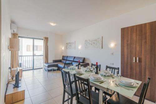 Getawaysmalta - Seashells Apartment 11 With Terrace And Sea Views In Bugibba