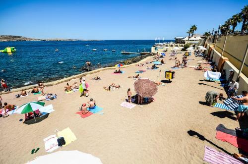 Getawaysmalta - Seashells Apartment 11 With Terrace And Sea Views In Bugibba