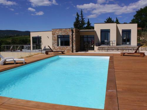 Spacious Villa With Swimming Pool In Vagnas