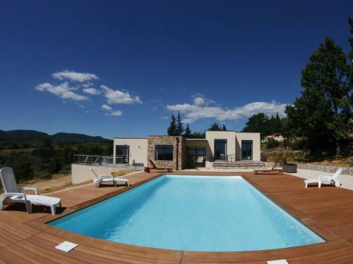 Spacious Villa With Swimming Pool In Vagnas