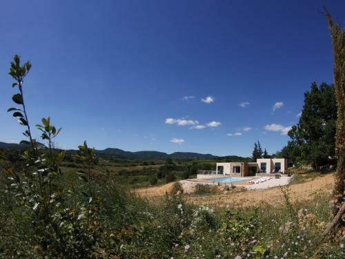Spacious Villa With Swimming Pool In Vagnas