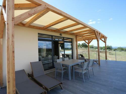 Spacious Villa With Swimming Pool In Vagnas
