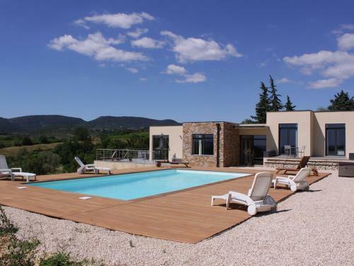 Spacious Villa With Swimming Pool In Vagnas