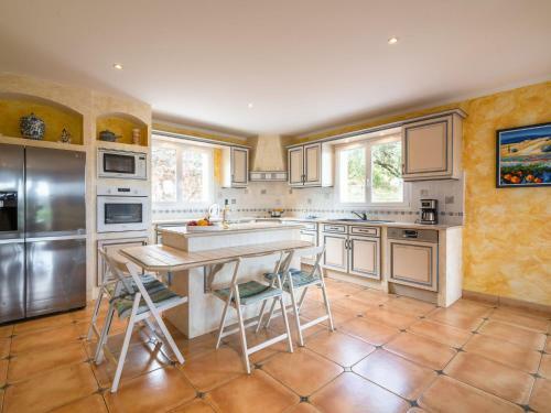 Cozy Villa In Roquebrun With Swimming Pool