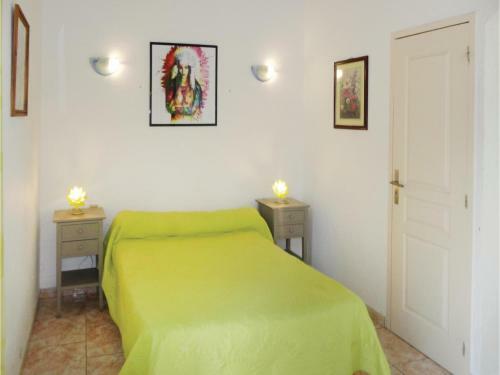 Three-bedroom Holiday Home In Roujan