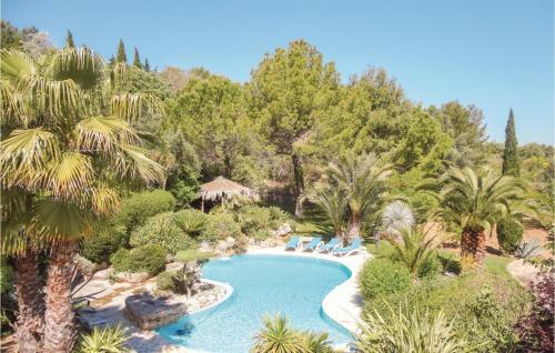 Three-bedroom Holiday Home In Roujan