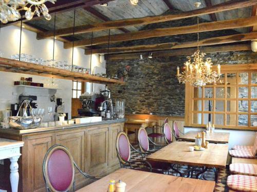 Authentic Holiday Home Located In Bievre With Jacuzzi