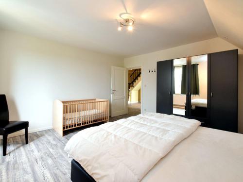 Beautiful Holiday Home In Hastiere Near Forest