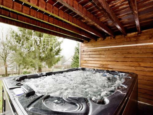 Luxurious Chalet In Septon With Jacuzzi