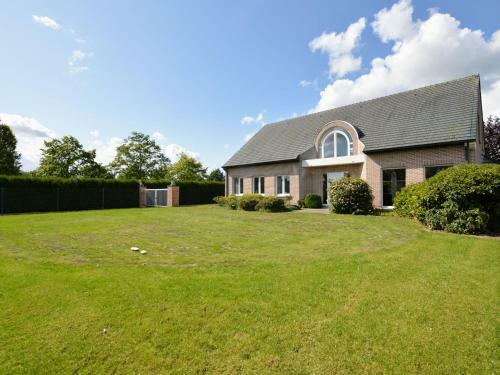 Beautiful Villa In Zingem Near Town Center