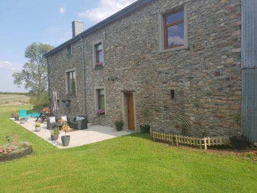 Spacious Holiday Home In Vaux-sur-sure With Garden