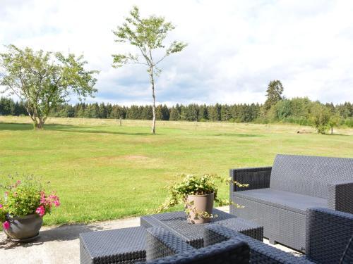 Spacious Holiday Home In Vaux-sur-sure With Garden