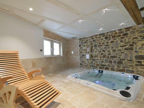 Cozy Cottage In Theux With Pool And Jacuzzi