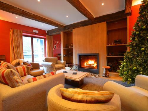 Lovely Holiday Home In Mettet With Garden