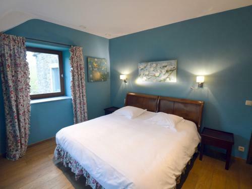 Lovely Holiday Home In Mettet With Garden