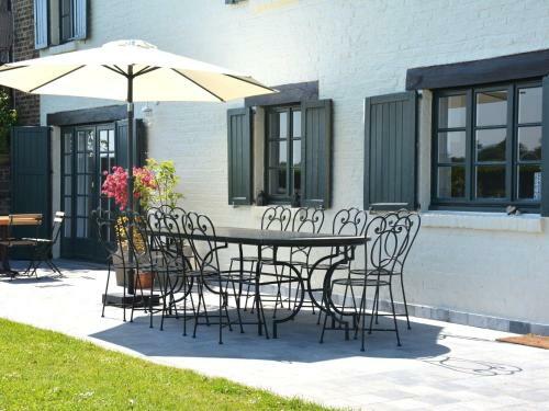 Spacious Holiday Home In Rochefort With Terrace