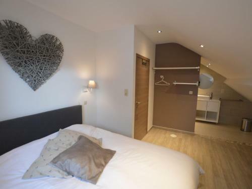 Cozy Holiday Home In Polleur With Jacuzzi