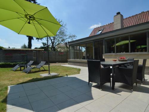 Spacious Holiday Home In Peer With Garden