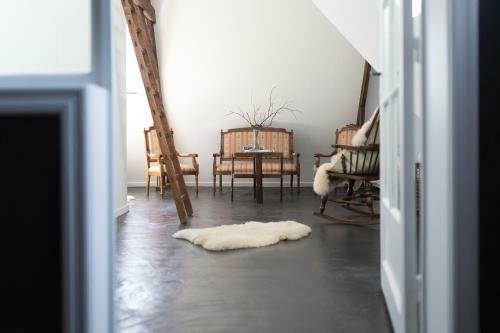 Edville Home