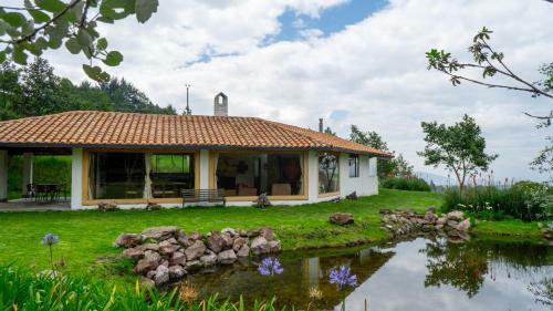 Hacienda La Campi�a Frente Al Cotopaxi