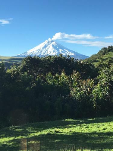 Hacienda La Campi�a Frente Al Cotopaxi