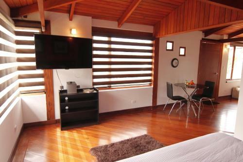 Condor�s Antisana Hotel Y Centro de Eventos
