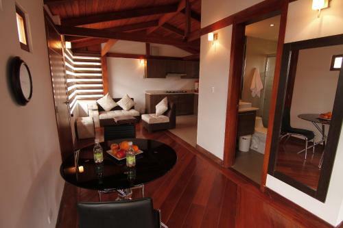 Condor�s Antisana Hotel Y Centro de Eventos