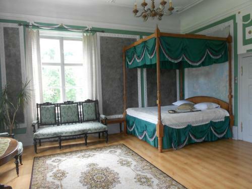 Saue Manor