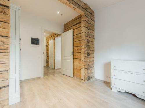 Best Apartments - Keyless Entry