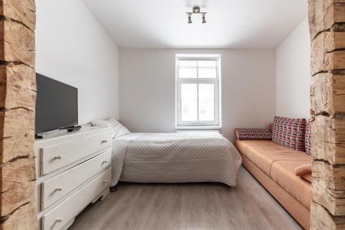 Best Apartments - Keyless Entry