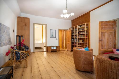 Dream Stay - Historic Old Town Apartment
