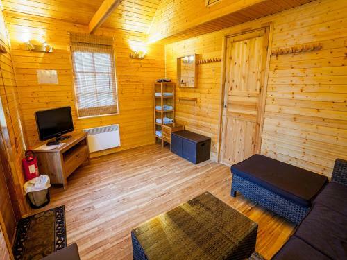 Roosta Holiday Village