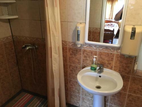 Tolli Hostel & Holiday House