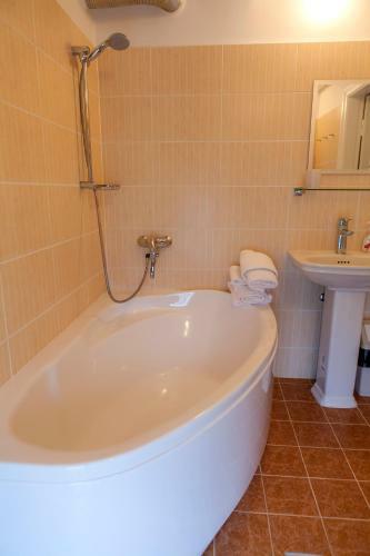 M�etaguse Manor Hotel & Spa