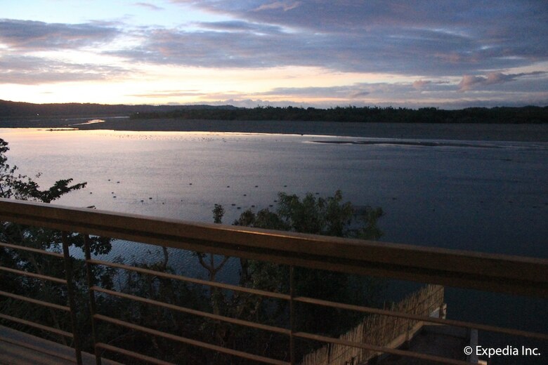 Rivermount Hotel And Resort