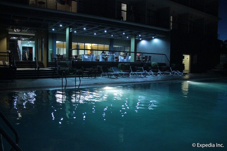 Rivermount Hotel And Resort