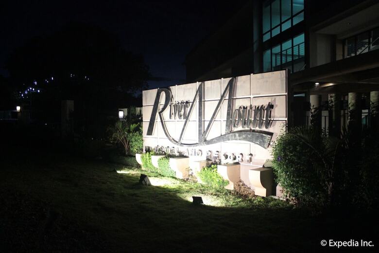 Rivermount Hotel And Resort