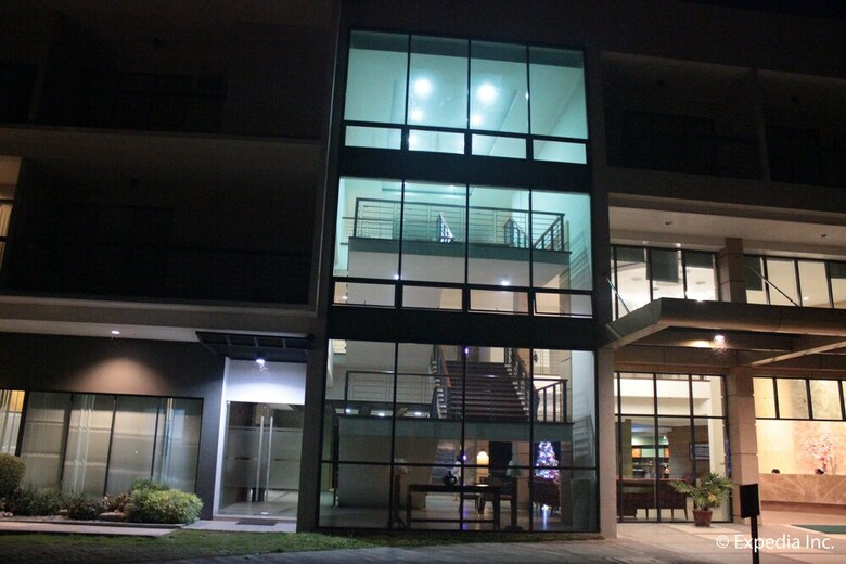 Rivermount Hotel And Resort