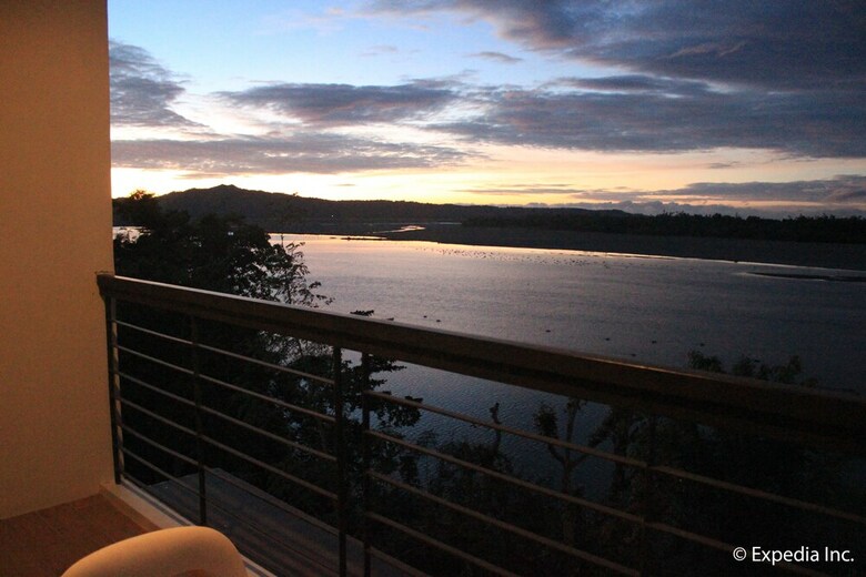 Rivermount Hotel And Resort